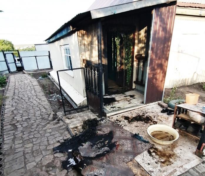 В Самарской области полицейские спасли мужчину, устроившего пожар в доме