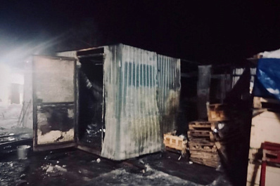 В Безенчукском районе ночью полыхали бытовки на 90 "квадратах"