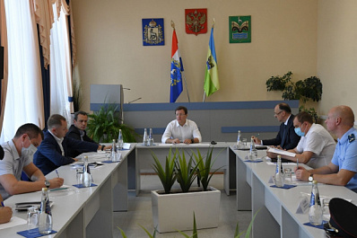 Губернатор Дмитрий Азаров провел в Красноярском районе выездное совещание, посвященное исполнению нацпроектов