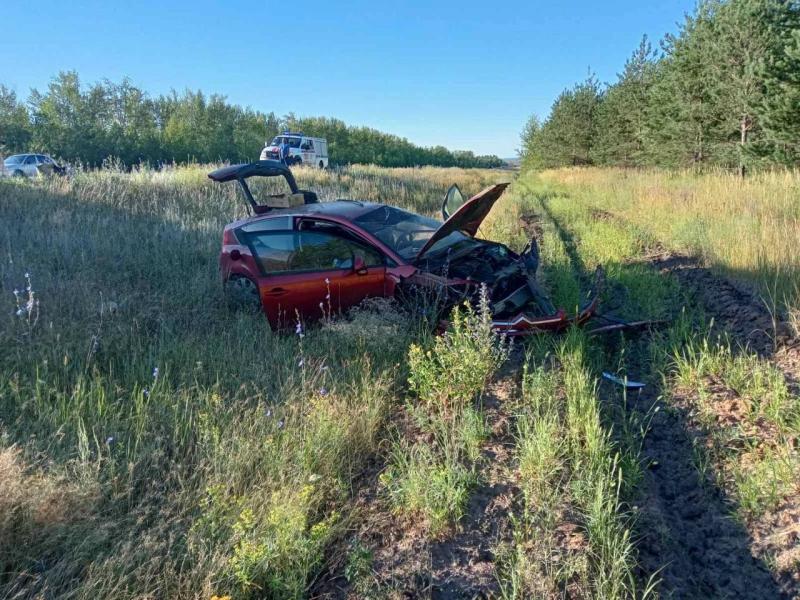 В Самарской области водитель на иномарке слетел с дороги и попал в больницу