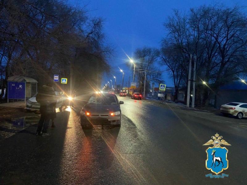 В Сызрани женщина на Mitsubishi Lancer сбила пешехода