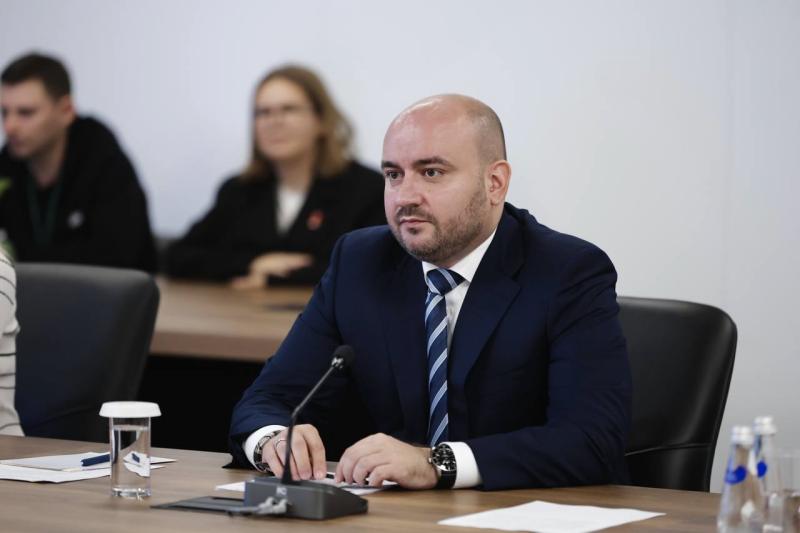 Вячеслав Федорищев в Тольятти вручил паспорта талантливым школьникам региона