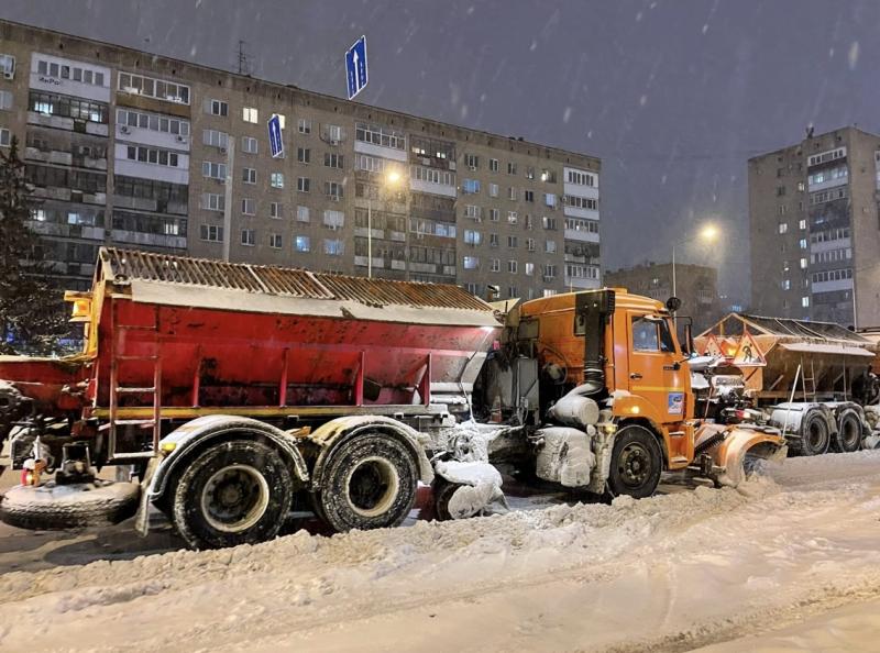 В Тольятти за ночь вывезли почти 3 тысячи кубометров снега