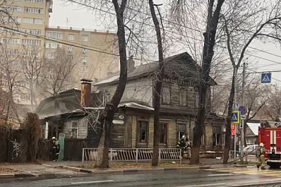 В Самаре загорелся двухэтажный дом на улице Ульяновской