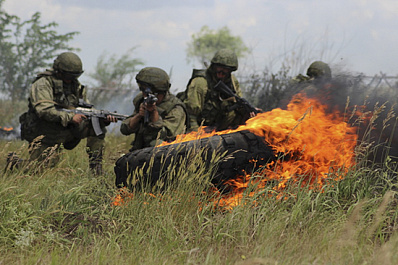 На Рощинском полигоне "Хоста" и "Орлан" помогли отразить атаку врагов 