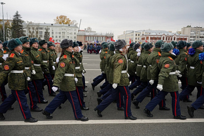 Слаженным маршем: в Самаре в рамках подготовки к параду Памяти - 2022 прошел конкурс юнармейцев
