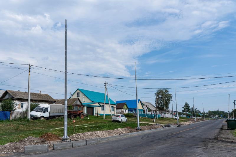 При ремонте дорог в Самарской области устанавливают новое освещение и тротуары