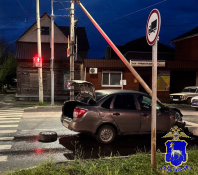 В Самарской области парень погиб после лобового столкновения "Тойоты" и "Рено"