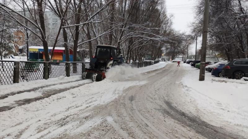 Во внутригородских районах Самары организована работа по ликвидации последствий снегопада