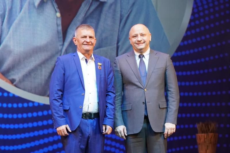 За труд и преданность земле: в Самарской области награждены труженики села