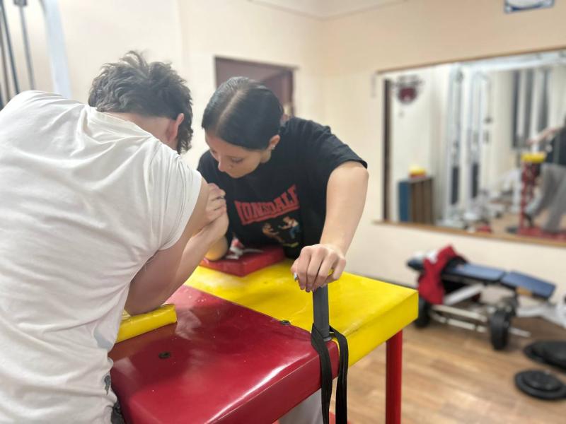 "Не хотела накачанные руки": девушка из Самарской области стала бронзовой призеркой мирового первенства по армрестлингу