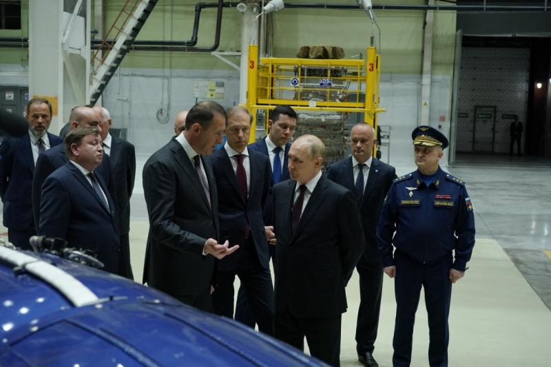 Владимир Путин ознакомился с разработками самарского предприятия "ОДК-Кузнецов"