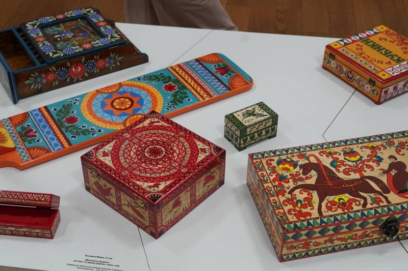 Двести откровений: в Самаре проходит выставка лучших работ юных художников России