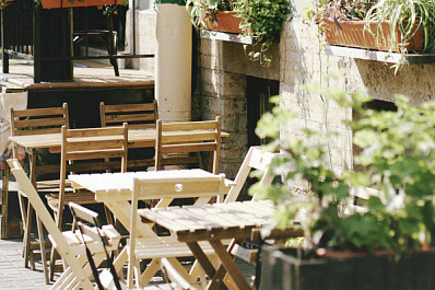 В России могут узаконить продажу спиртных напитков на летних верандах