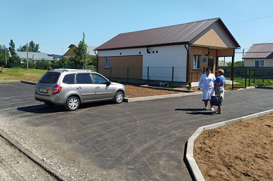 В Кинельском районе благоустроили территорию у ФАПа в Покровке 