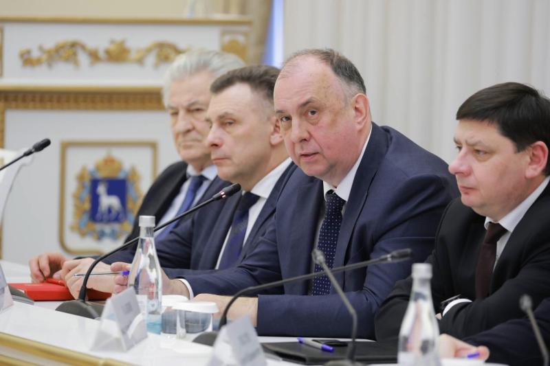 Вячеслав Федорищев провел оперативное совещание в областном Правительстве