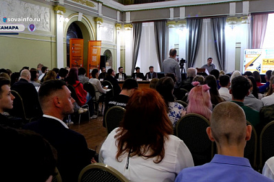 В Самаре участники фестиваля антифашистской песни "Гитары в строю!" обсудили методы борьбы с неонацизмом