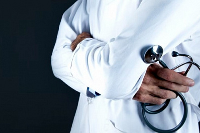 Врача из Новосибирска будут судить за выдачу липовой справки мигранту с венерическим заболеванием