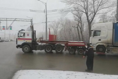 40-тонная фура из Краснодара перегородила проезжую часть в Самаре