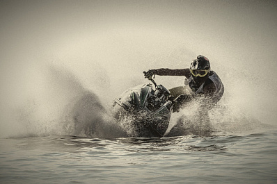 В Самаре 27 июля на Волге столкнулись на скорости два гидроцикла