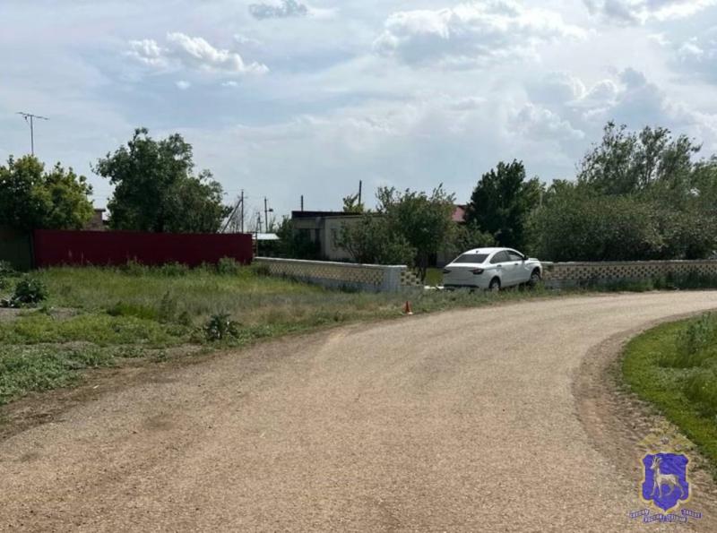 В Самарской области мужчина на LADA Vesta влетел в забор