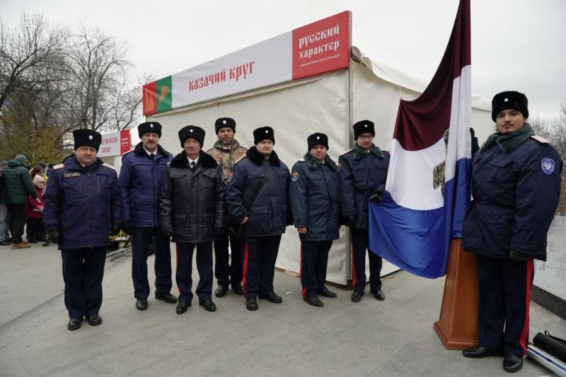 Видео: в Самаре прошел народный фестиваль традиций "Русский характер"