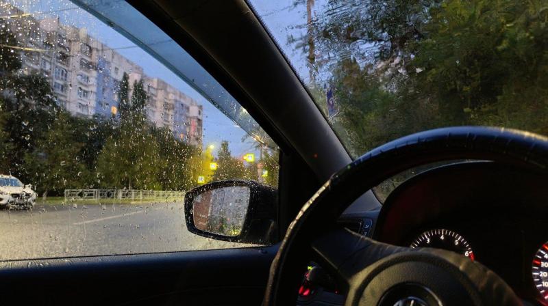 В России будут штрафовать за езду с номерами без флага