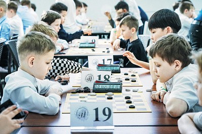 От классики до блица: В Самарской области играют лучшие молодые шашисты России