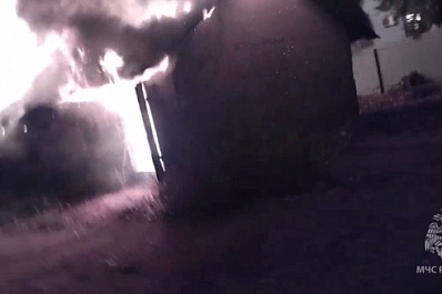 В Самаре во дворе многоэтажки горели сараи на 250 кв. м