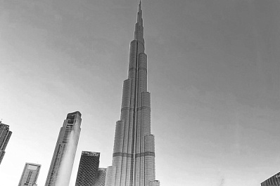 Башня "Бурдж-Халифа" в Дубае окрасилась в триколор