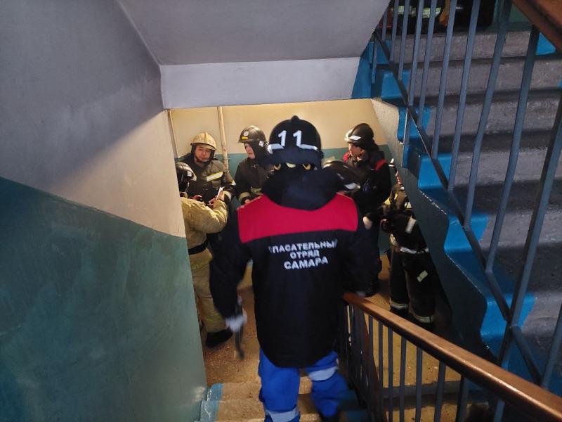 В Самаре горит квартира в многоэтажке на проспекте Кирова