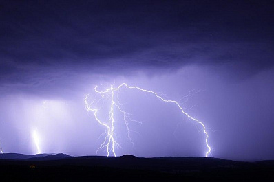 Гроза и сильный ветер задержатся в Самарской области до конца недели