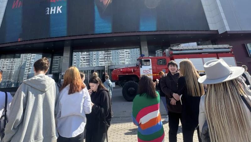 В Самаре 5 апреля эвакуировали 350 человек из ТЦ "Эль Рио"