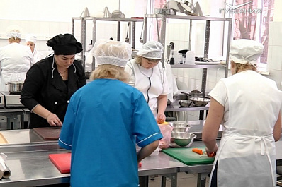 Учиться не поздно: в Новокуйбышевске повара-предпенсионеры сдали экзамен