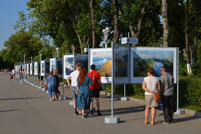 На новом месте: ТРК "ГУБЕРНИЯ" открыла фотовыставку на набережной Волги