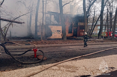 В Самаре утром 10 ноября сгорела двухэтажная заброшка на улице Нагорной