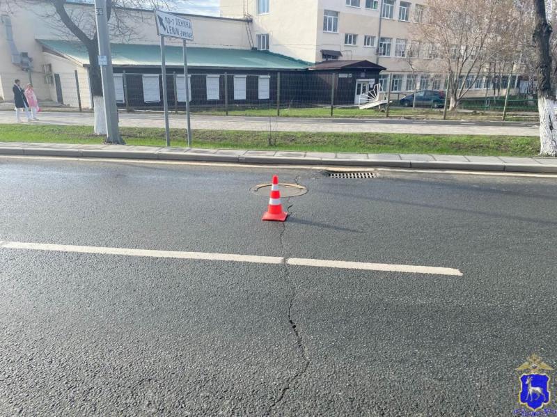 В Самаре 17-летний самокатчик угодил под колеса иномарки