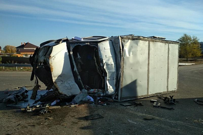 Водителя Газели зажало после столкновения с КамАЗом в Самарской области