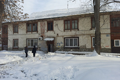 После жесткого разговора губернатора с УК компания принялась за расчистку придомовой территории