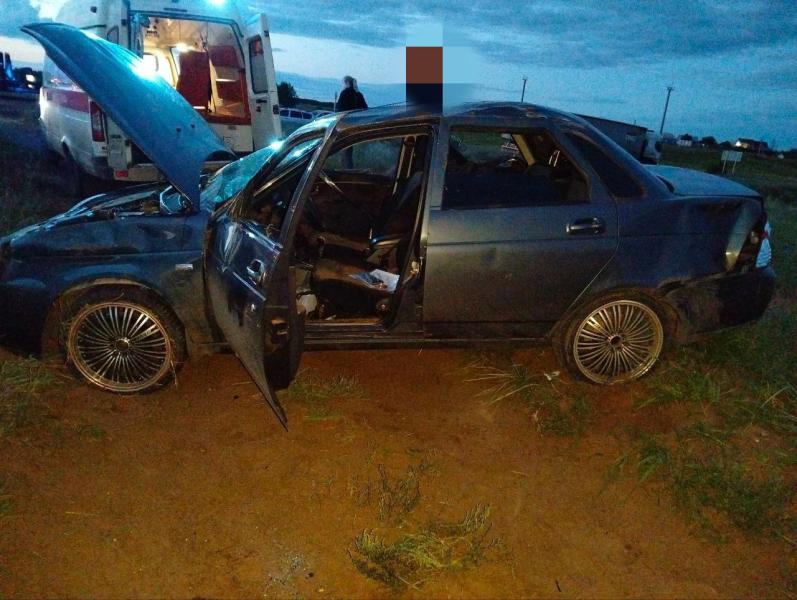 В Самарской области на трассе LADA Priora вылетела в кювет