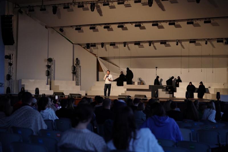 В Самаре показывают необычный спектакль по шекспировской пьесе "Антоний и Клеопатра"