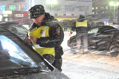 На трассе в Самарской области из-за непогоды ограничили движение транспорта
