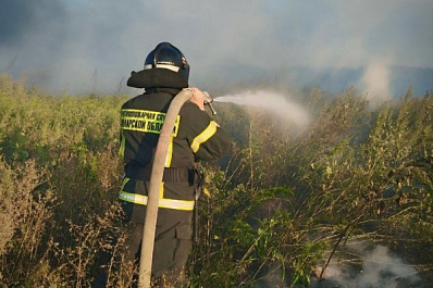 В Самарской области горели сухая трава и мусор на 600 "квадратах"