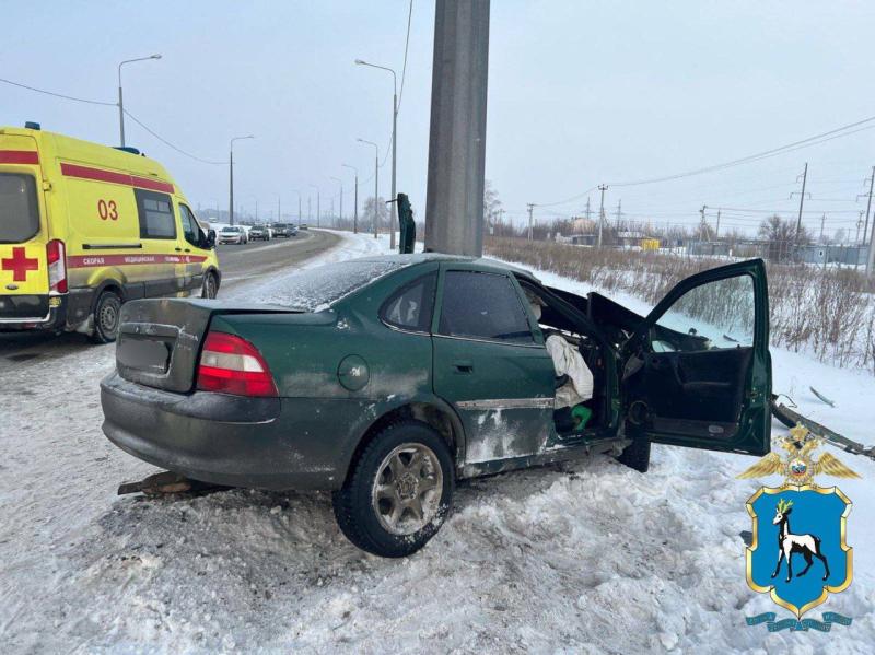 Стало известно о гибели водителя, влетевшего в столб на трассе в Самарской области