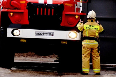 Четыре дома и сухая трава загорелись в селе Малое Алдаркино Борского района