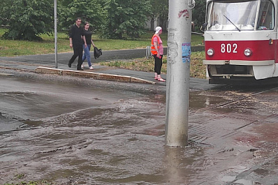 В Самаре из-за ливня на Ново-Садовой встали трамваи