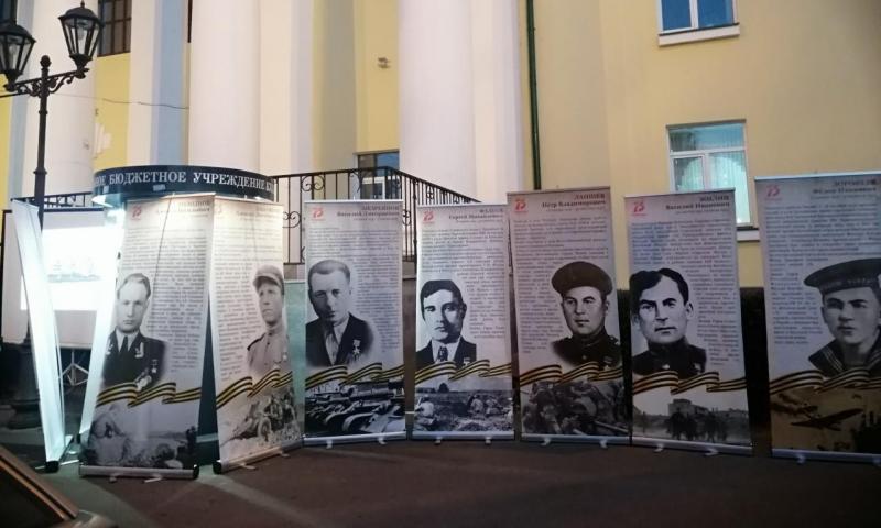 По улицам Тольятти "путешествует" мобильная аллея Героев