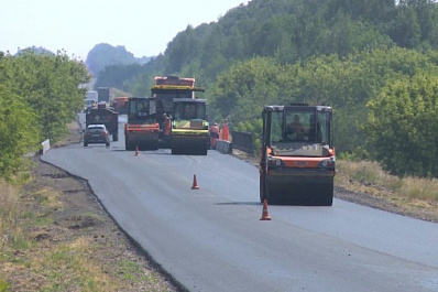 В Приволжском районе ремонтируют трассу в районе Осинок