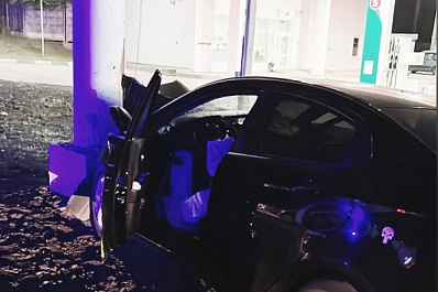 "Обнял" столб: водитель KIA Rio погиб в аварии в Самарской области