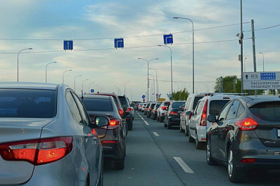 На дорогах России начали наносить разметку для соблюдения безопасной дистанции